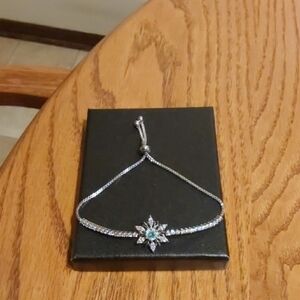 Elegant Silver Snowflake Bracelet with Starburst Design